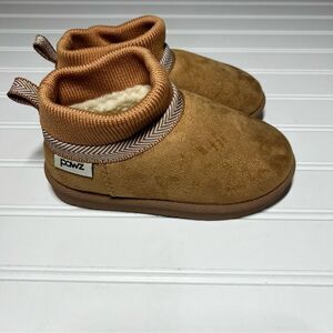 PAWZ Tan Faux Fur Slippers Kids Size 9-10 NWT